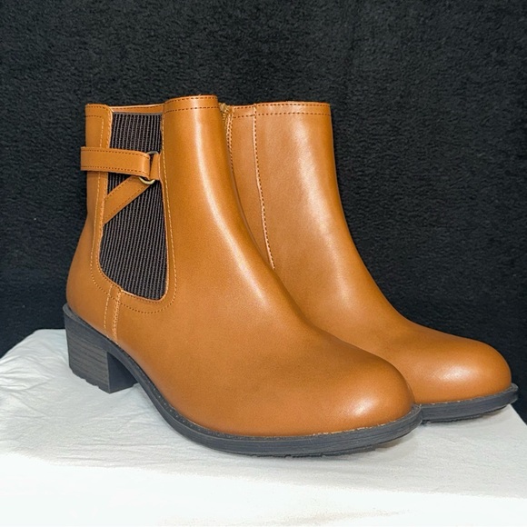St. John's Bay Brown Heeled Boots - Picture 1 of 6